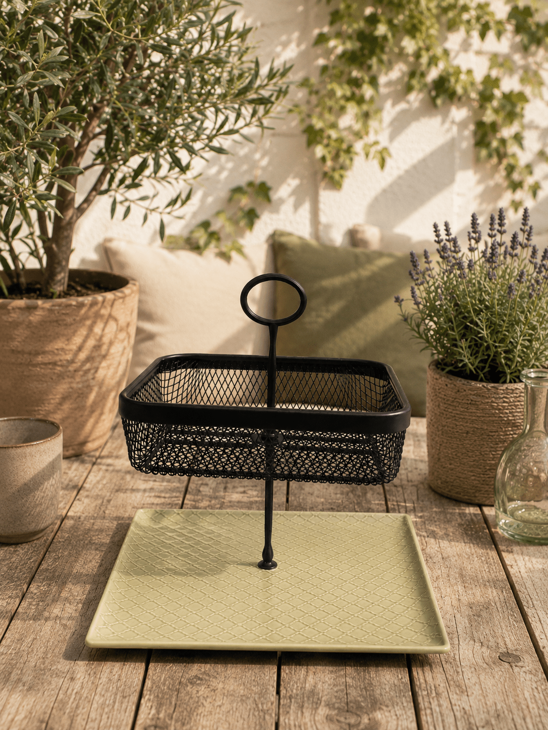 2-stöckige Etagere im industriellen Design, eckige Form