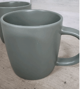 4 grüne, matte Becher im Landhausstil aus Keramik, ansprechendes Design