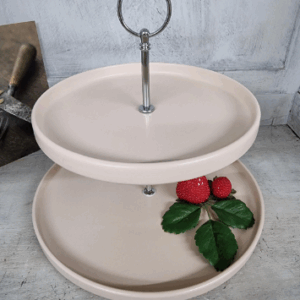 2-stöckige Etagere im charmanten Landhausstil – für Liebhaber des skandinavischen Designs!