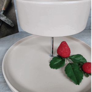 2-stöckige Etagere im charmanten Landhausstil – für Liebhaber des skandinavischen Designs!