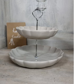 Etagere aus Keramik mit zwei Etagen, Teller im Blumendesign.