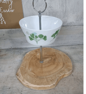 2-stöckige Etagere aus Porzellan und Holz, neu im Sortiment