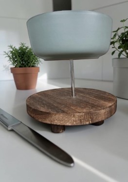 2-stöckige Etagere, ein Unikat- handgefertigt, aus Holz und Keramik