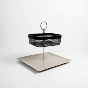 2-stöckige Etagere im industriellen Design, Unikat mit eckiger Form