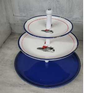 Etagere im maritimen Design bietet drei Ebenen zur Präsentation Ihrer Lieblingsspeisen – als Obstschale oder Servierplatte, handgefertigt