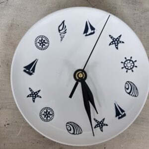 Wanduhr im maritimen Design, handgefertigt