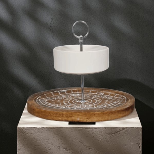 Etagere 2-stöckig mit einer Keramikschale und Holzteller im Mehndi-Design – Bild 2