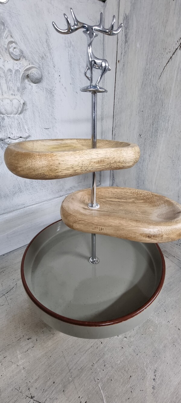 Handgefertigtes Kunsthandwerk aus hochwertiger Keramik und Mangoholz, 3-stöckige Etagere