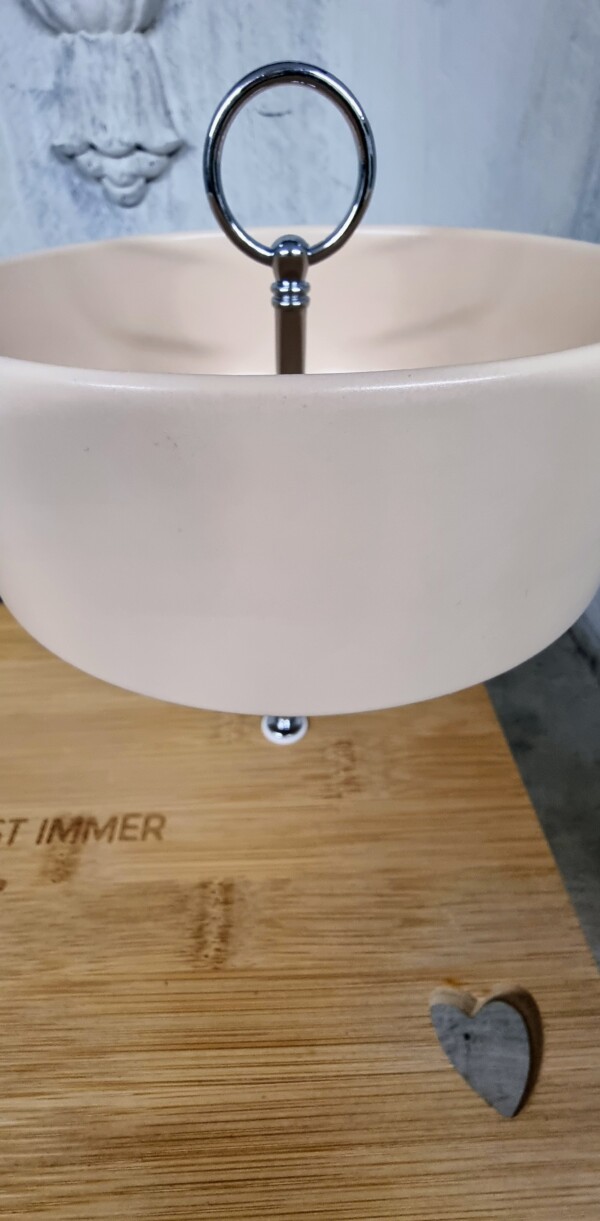 Etagere mit Keramikschale und massivem Holzbrett / Liebe – Bild 4
