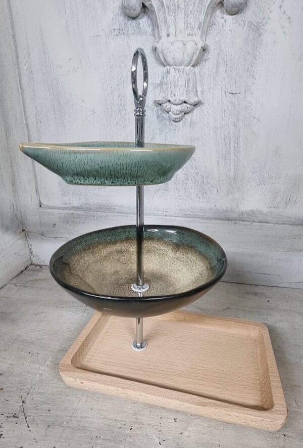 Handgefertigte Etagere 3-stöckig, gelungener Materialmix aus Funktion und Natürlichkeit – Bild 4