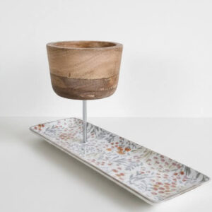 handgefertigte Etagere, ein besonderes Stück. Keramik mit Mango Holz vereint