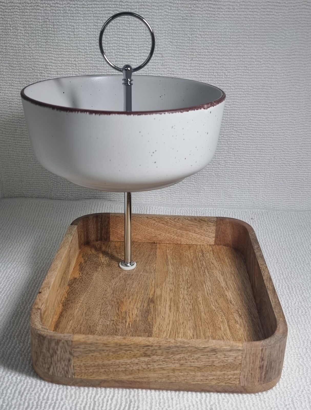 Etagere, 2-stöckig aus edlem Mangoholz und Keramik. Ideal für Nüsse, Dekoration zur Weihnachtszeit