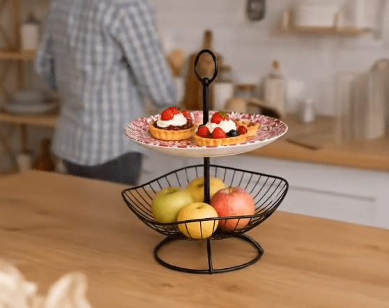 Etagere aus Keramik und Metallkorb – pures Summerfeeling florales rot
