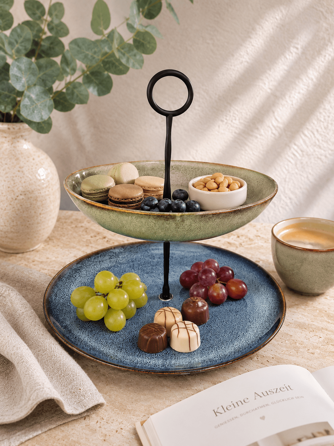 Zweistöckige Etagere aus Keramik – Modernes Design in Salbei & Blau